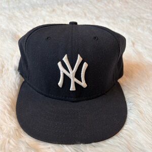 NY yankee fitted cap
New Era
Classic Blue